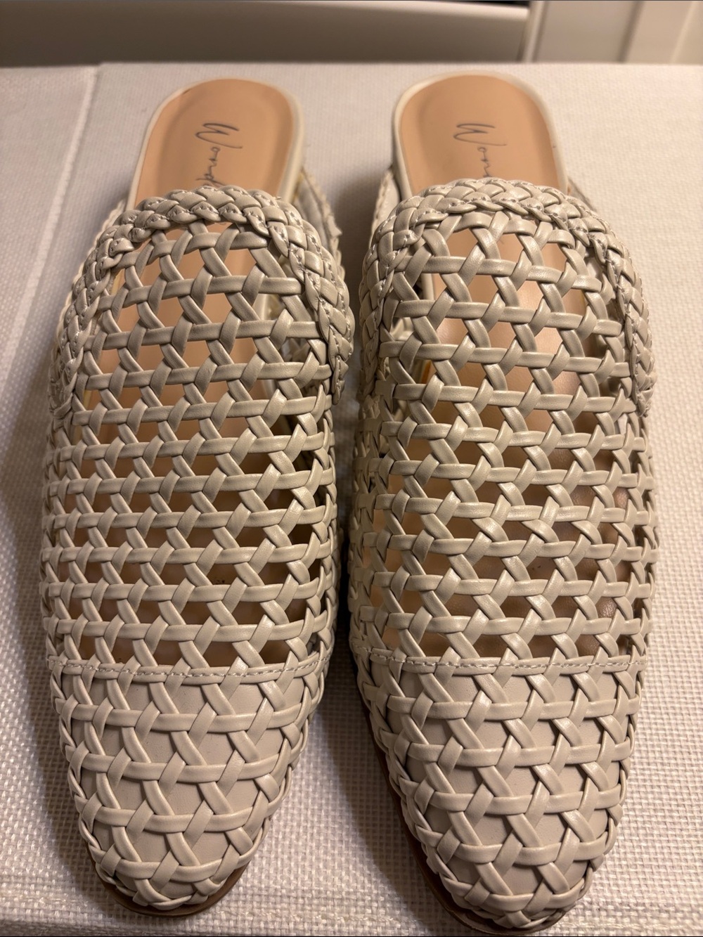 Walker woven Mules in bone/ ivory by 
wonderly size 7.5 vegan leather, NNT.
